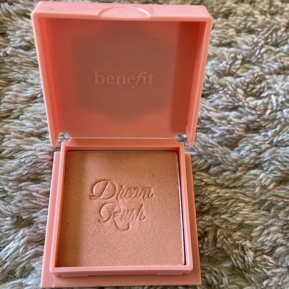 Benefit makeup. - Picture 2 of 14